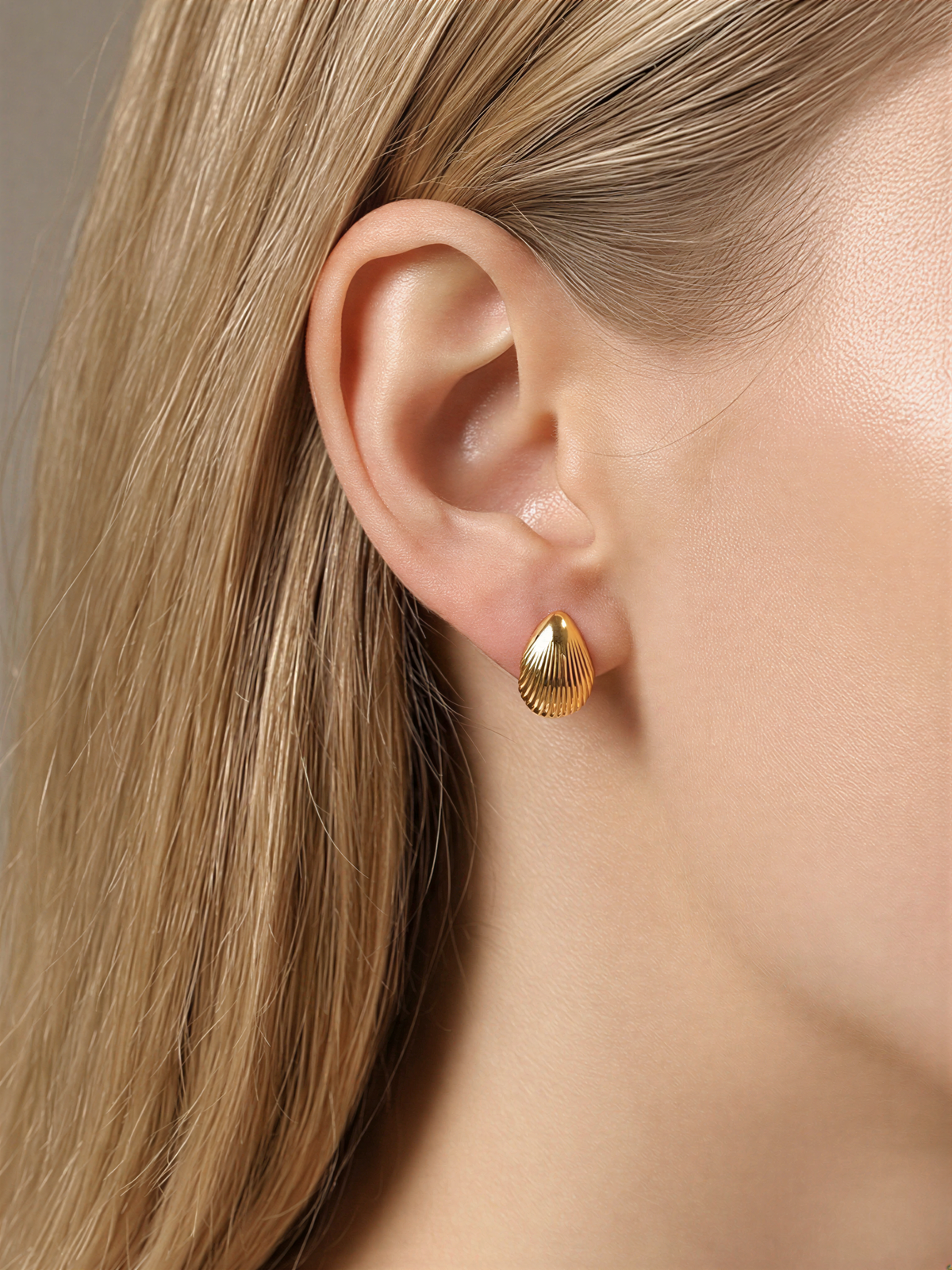 Ribbed Teardrop Studs