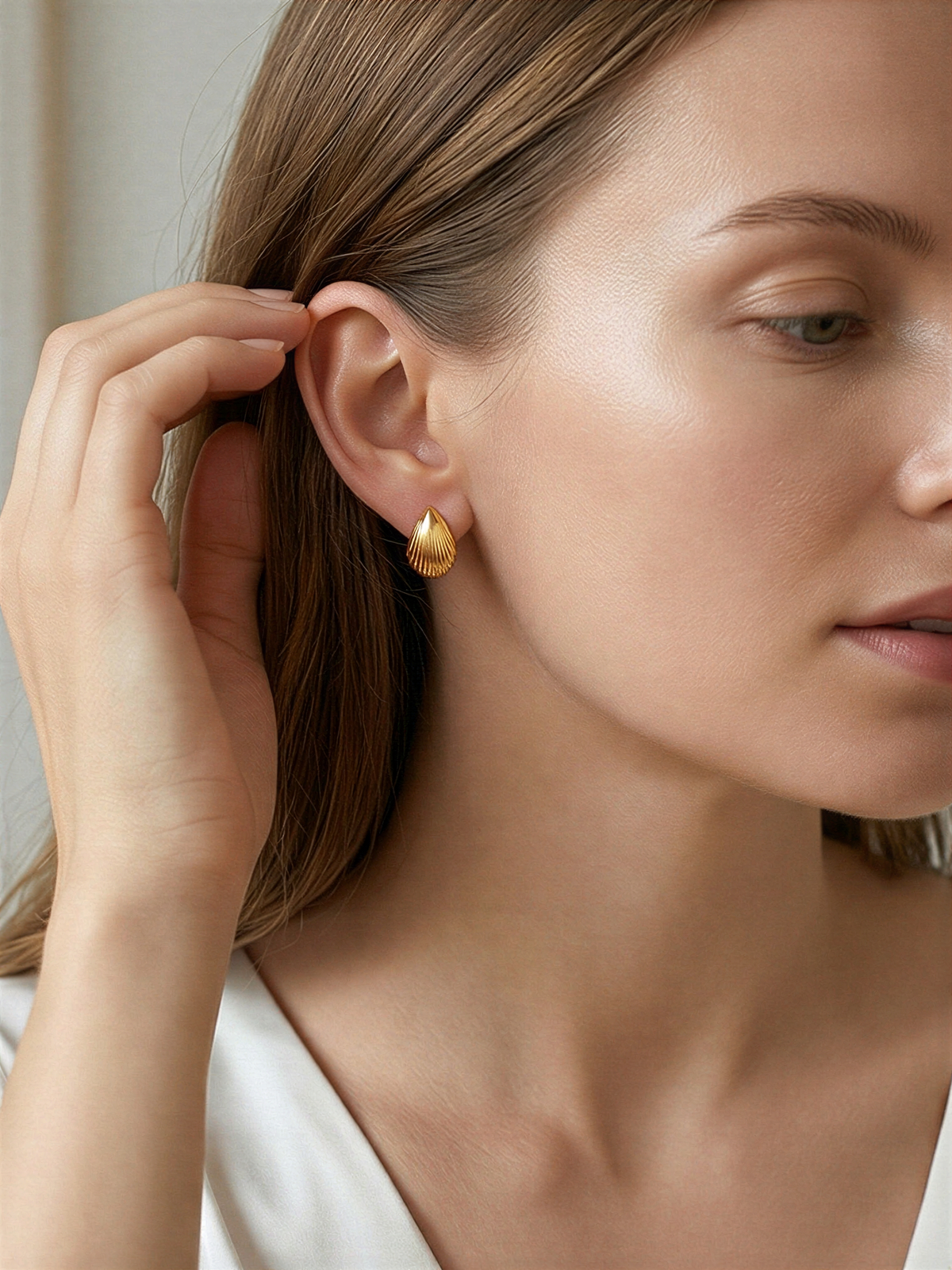 Ribbed Teardrop Studs