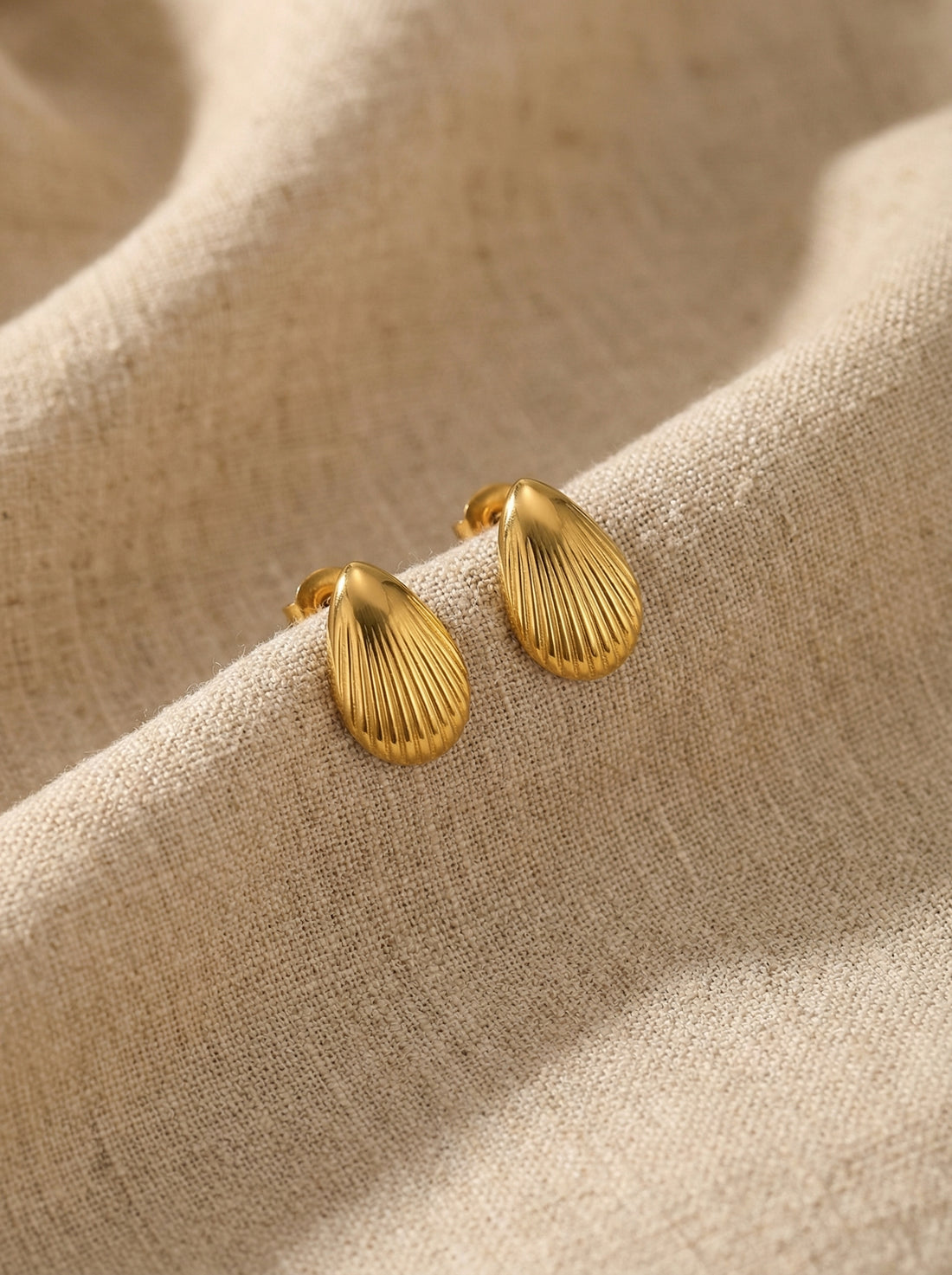 Ribbed Teardrop Studs