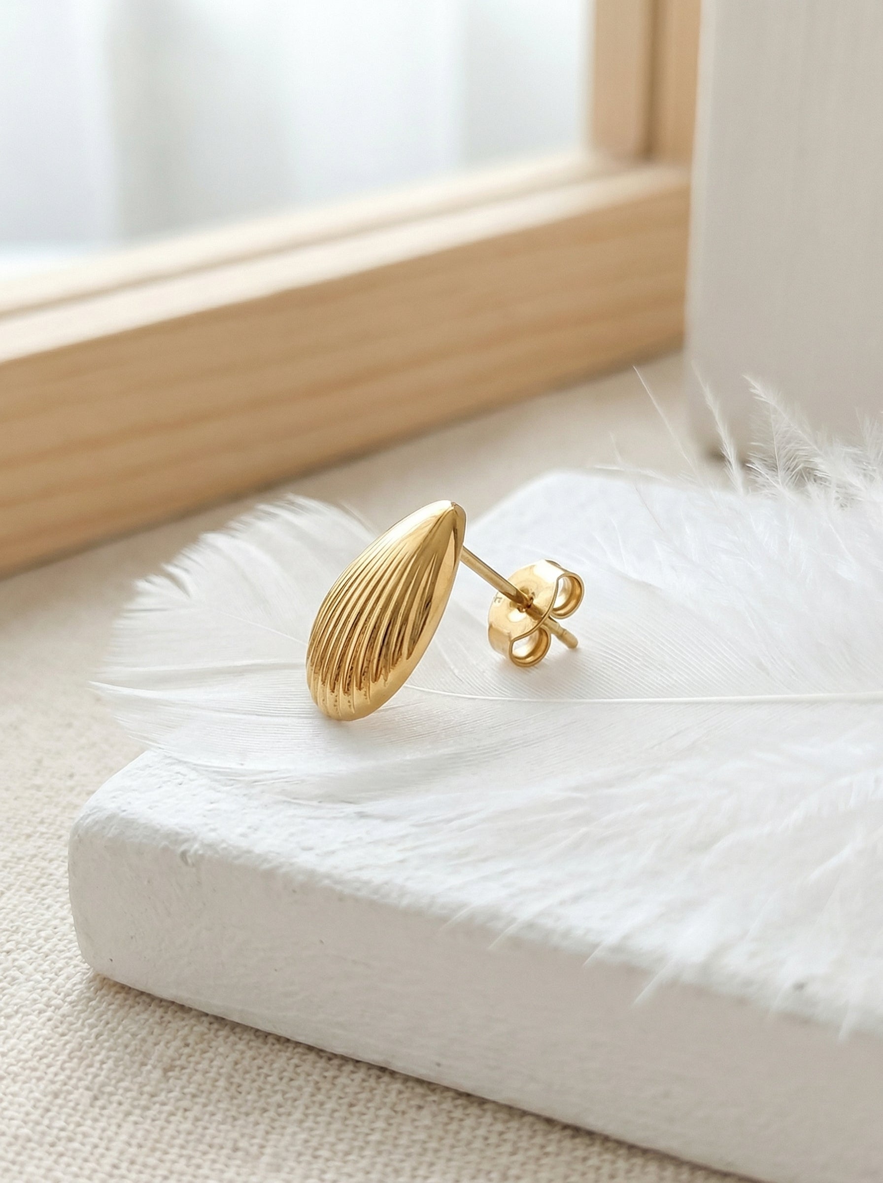 Ribbed Teardrop Studs