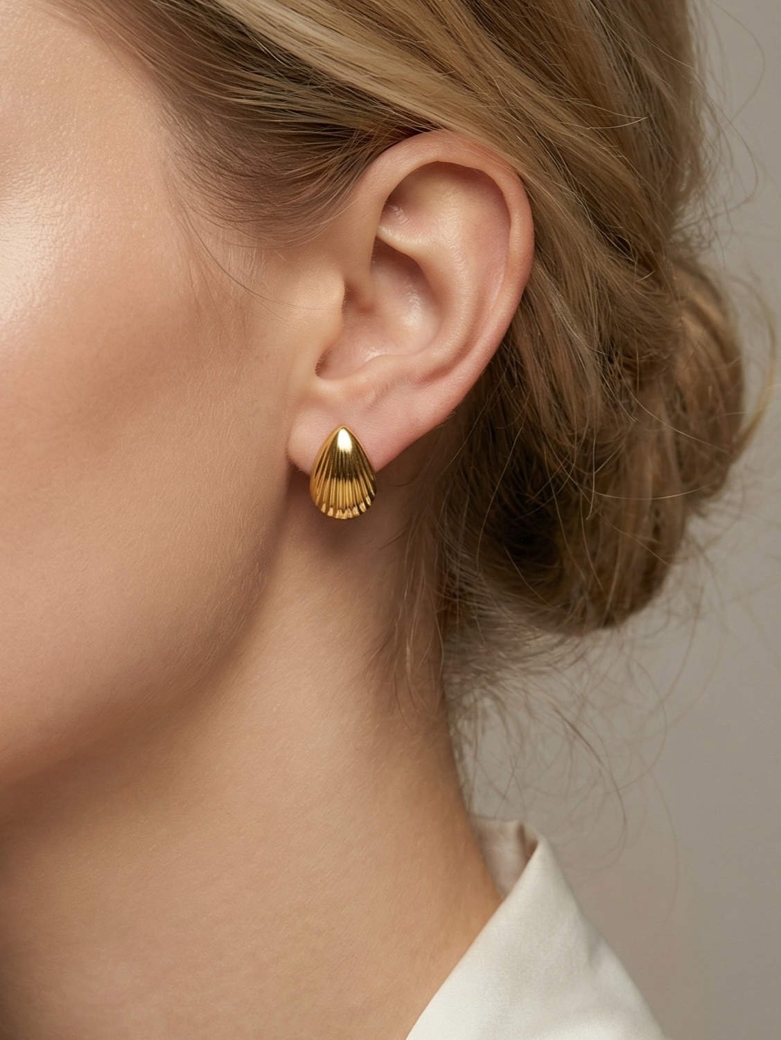 Ribbed Teardrop Studs