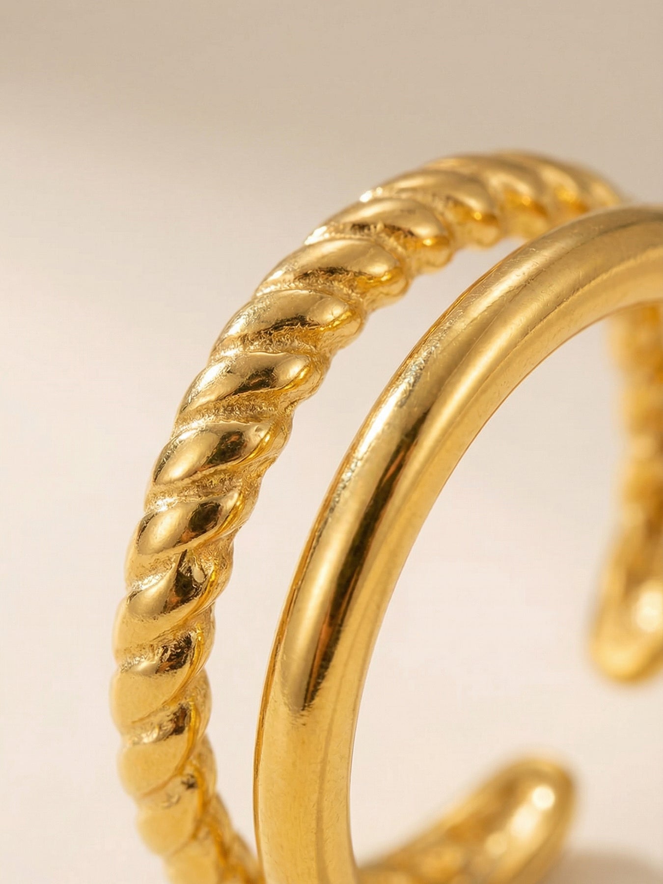 Twist Crossover Ring