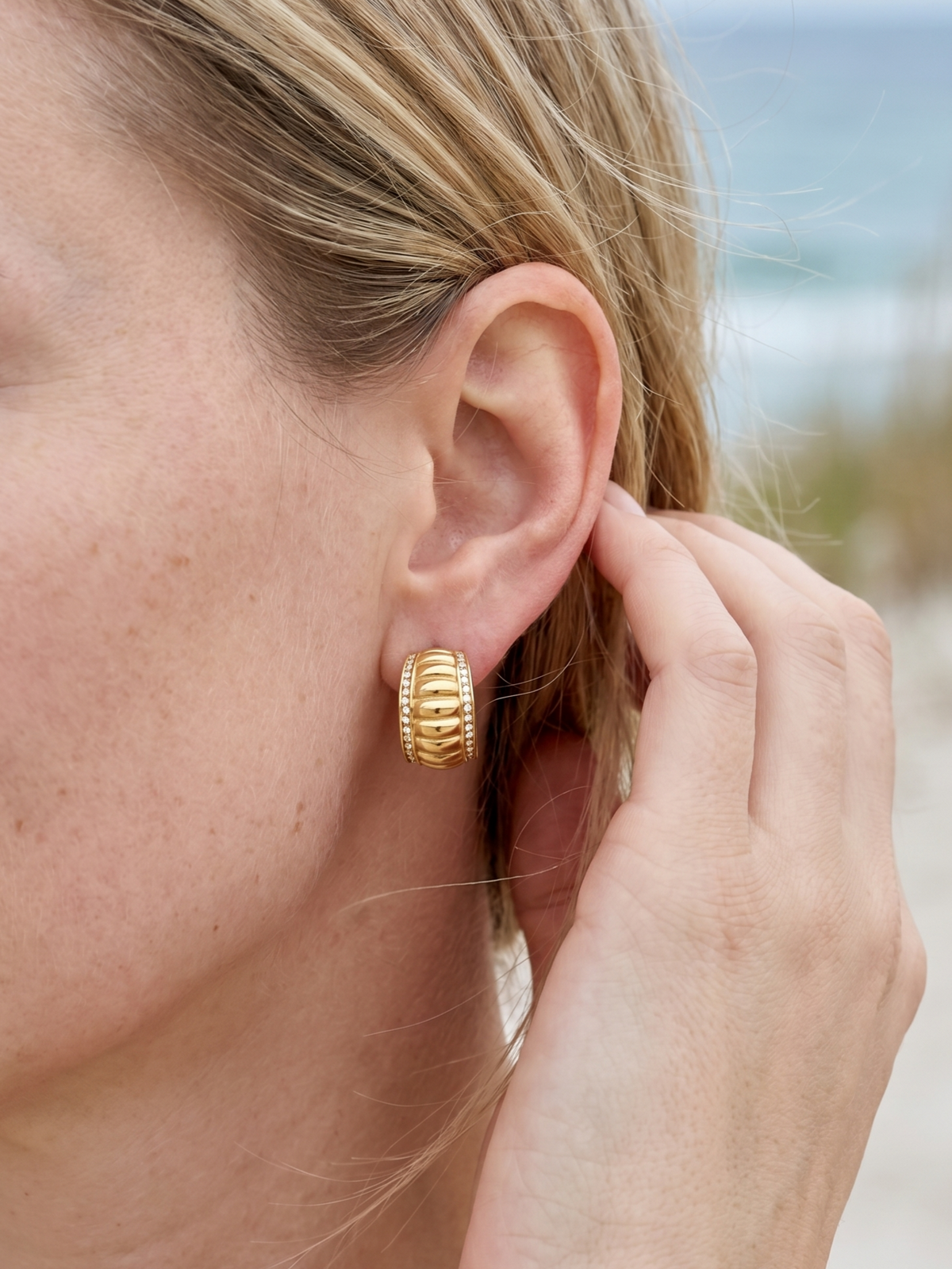 Ribbed Zircon Hoops
