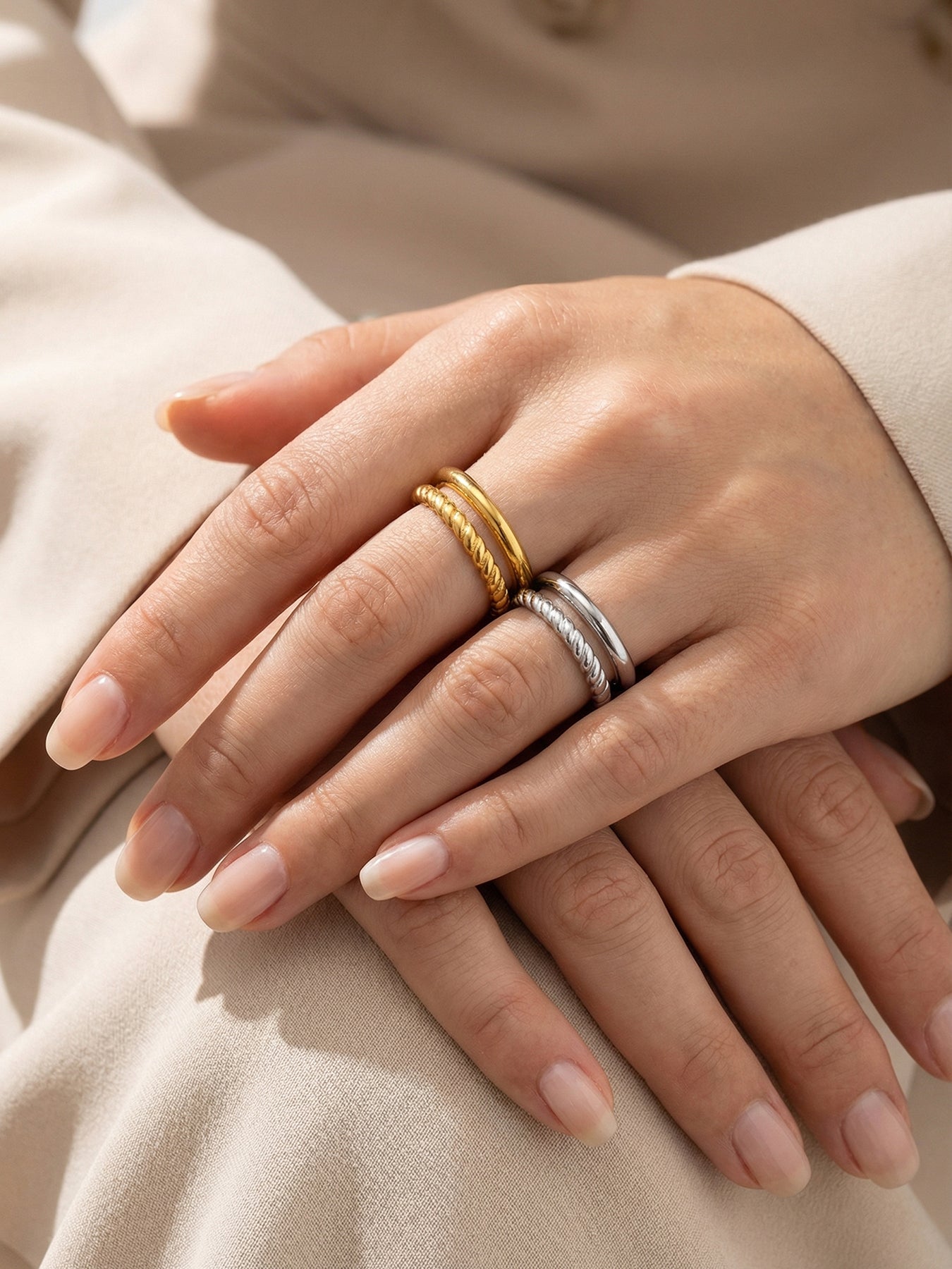 Twist Crossover Ring