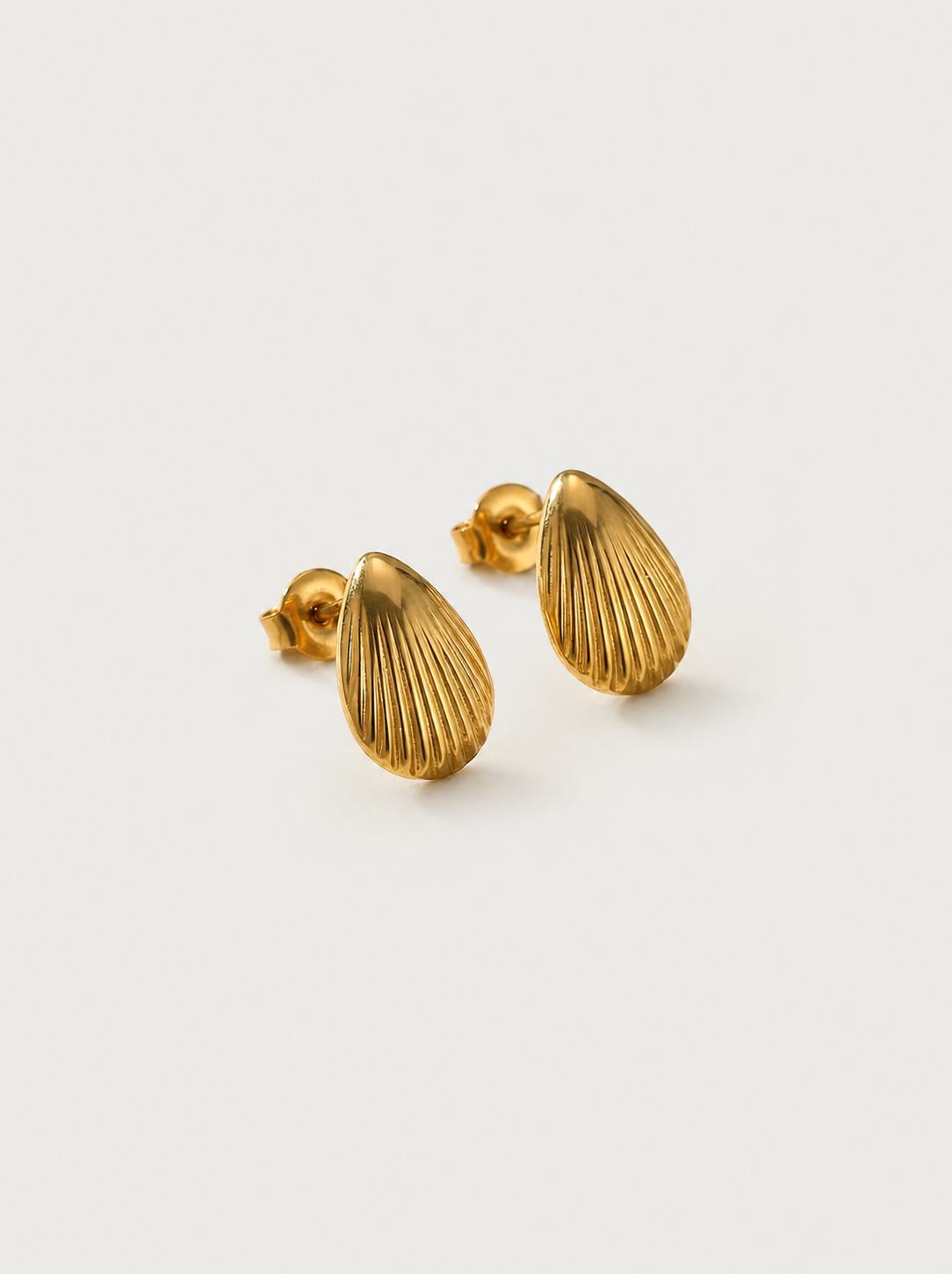 Ribbed Teardrop Studs